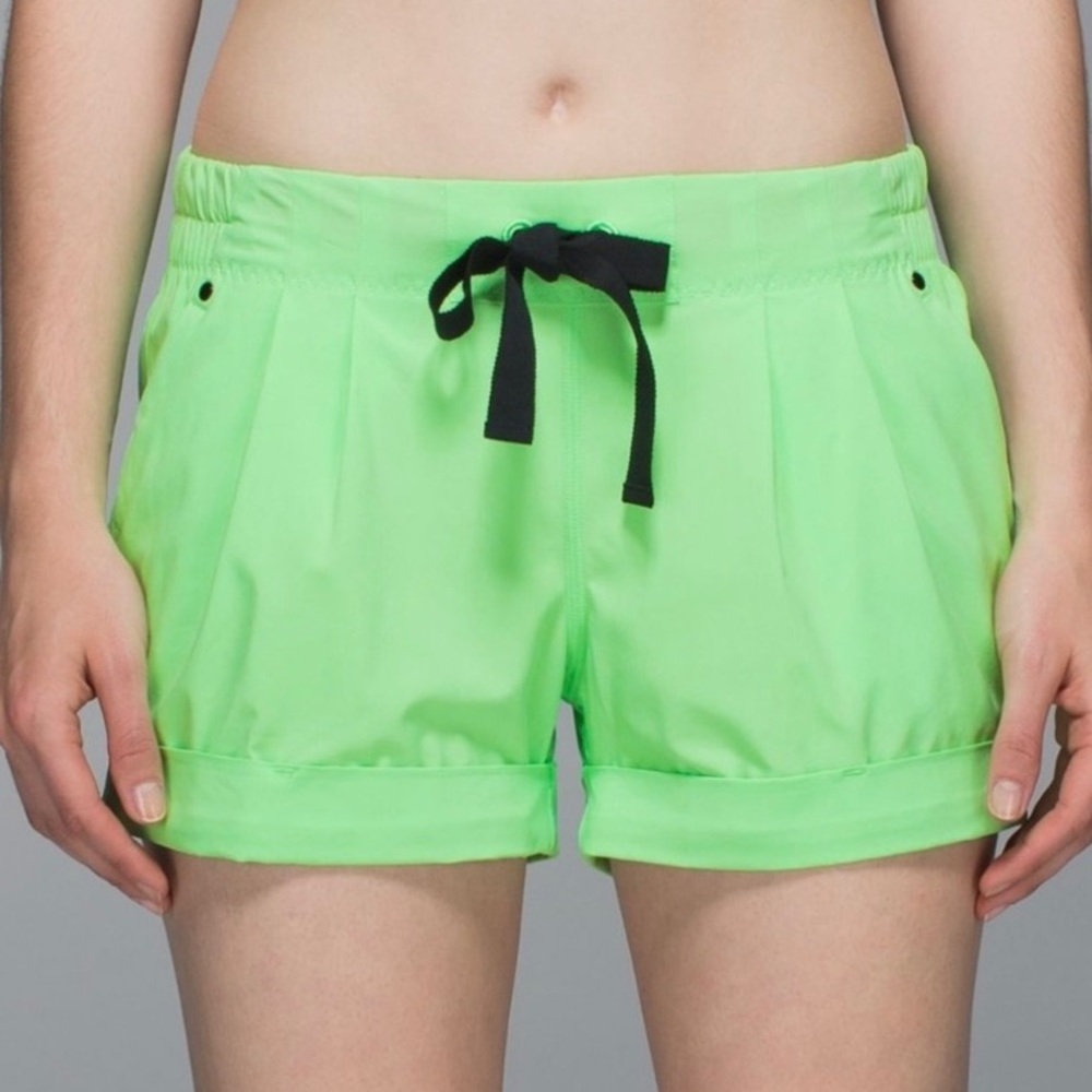 Lululemon Spring Breakaway Short in Pistachio 4